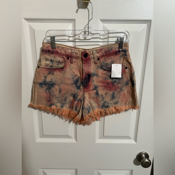 Blank NYC Tie Dye Barrow Denim Jean Shorts Size 27 (4) NWT - Picture 4 of 12